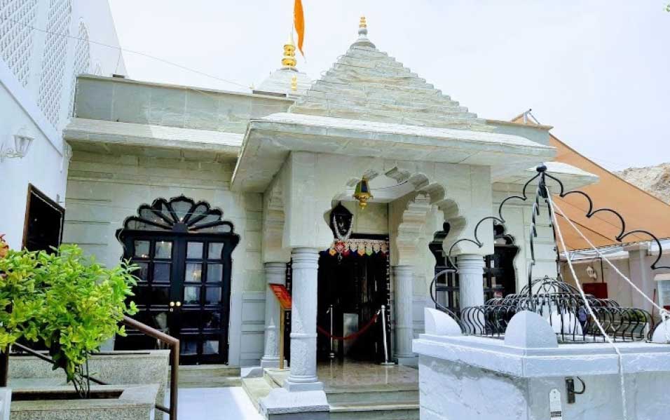 കോവിഡ്​ മുൻകരുതൽ:  ക്രൈ​സ്​​ത​വ ദേ​വാ​ല​യ​ങ്ങ​ളും അ​മ്പ​ല​ങ്ങ​ളും അ​ട​ച്ചു