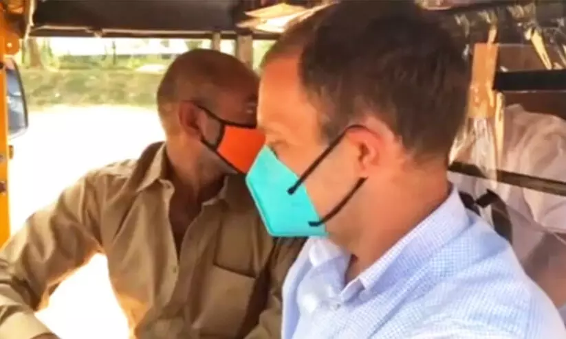 വയനാട്ടിൽ ഓ​ട്ടോ ഡ്രൈവർ ഷരീഫിനൊപ്പം രാഹുലിന്‍റെ യാത്ര; ബുദ്ധിമുട്ടുകൾ പരിഹരിക്കാമെന്ന്​ ഉറപ്പ്​ VIDEO