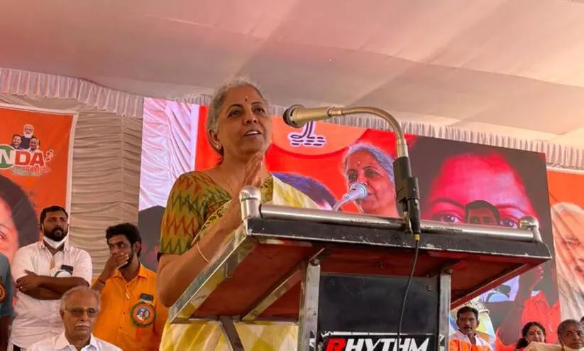 ഇന്ധനവില: കേന്ദ്രം ധർമസങ്കടത്തിലെന്ന് നിർമല സീതാരാമൻ ഇന്ധനവില: കേന്ദ്രം ധർമസങ്കടത്തിലെന്ന് നിർമല സീതാരാമൻ