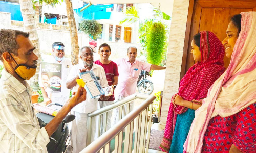 അപരശല്യം അതിരുവിട്ടു; ആറാംനമ്പർ പലഹാരവുമായി ക്രമനമ്പർ പഠിപ്പിച്ച്​ പ്രവർത്തകർ