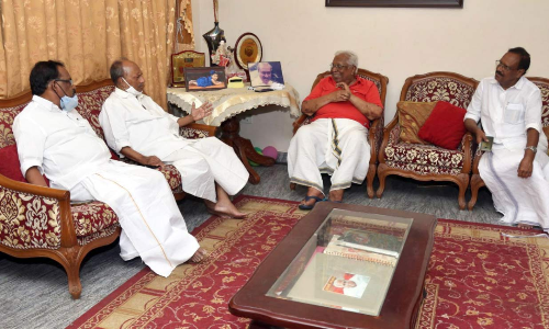 മു​ൻ മു​ഖ്യ​മ​ന്ത്രി​യെ​ത്തി; പ​ഴ​യ സ്​​പീ​ക്ക​റെ കാ​ണാ​ൻ