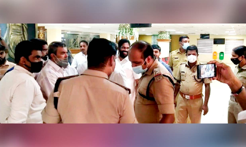 താ​ലൂ​ക്കാ​ശു​പ​ത്രി​യി​ലെ പാ​ലു​കാ​ച്ച​ൽ വി​വാ​ദ​ത്തി​ൽ