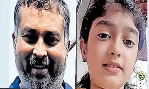 മു​ട്ടാ​ർ പു​ഴ​യി​ൽ​ പെ​ൺ​കു​ട്ടി​യു​ടെ മൃ​ത​ദേ​ഹം ക​ണ്ടെ​ത്തി​യ സം​ഭ​വം; പി​താ​വ് സ​നു മോ​ഹ​ൻ മ​ല​പ്പു​റ​ത്തു​ണ്ടെ​ന്ന് സൂ​ച​ന