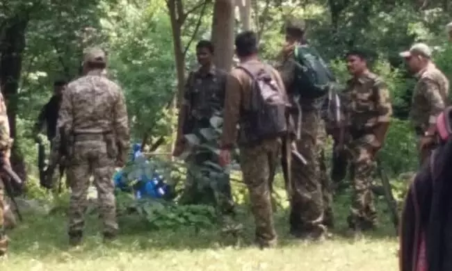 ചുറ്റുനിന്നും വളഞ്ഞ്​ സായുധരായ മാവോവാദി കൂട്ടങ്ങൾ; മരണത്തിലേക്ക്​ എടുത്തെറിയപ്പെട്ട്​​ ജവാന്മാർ- ഛത്തീസ്​ഗഢിൽ സംഭവിച്ചത്​.....