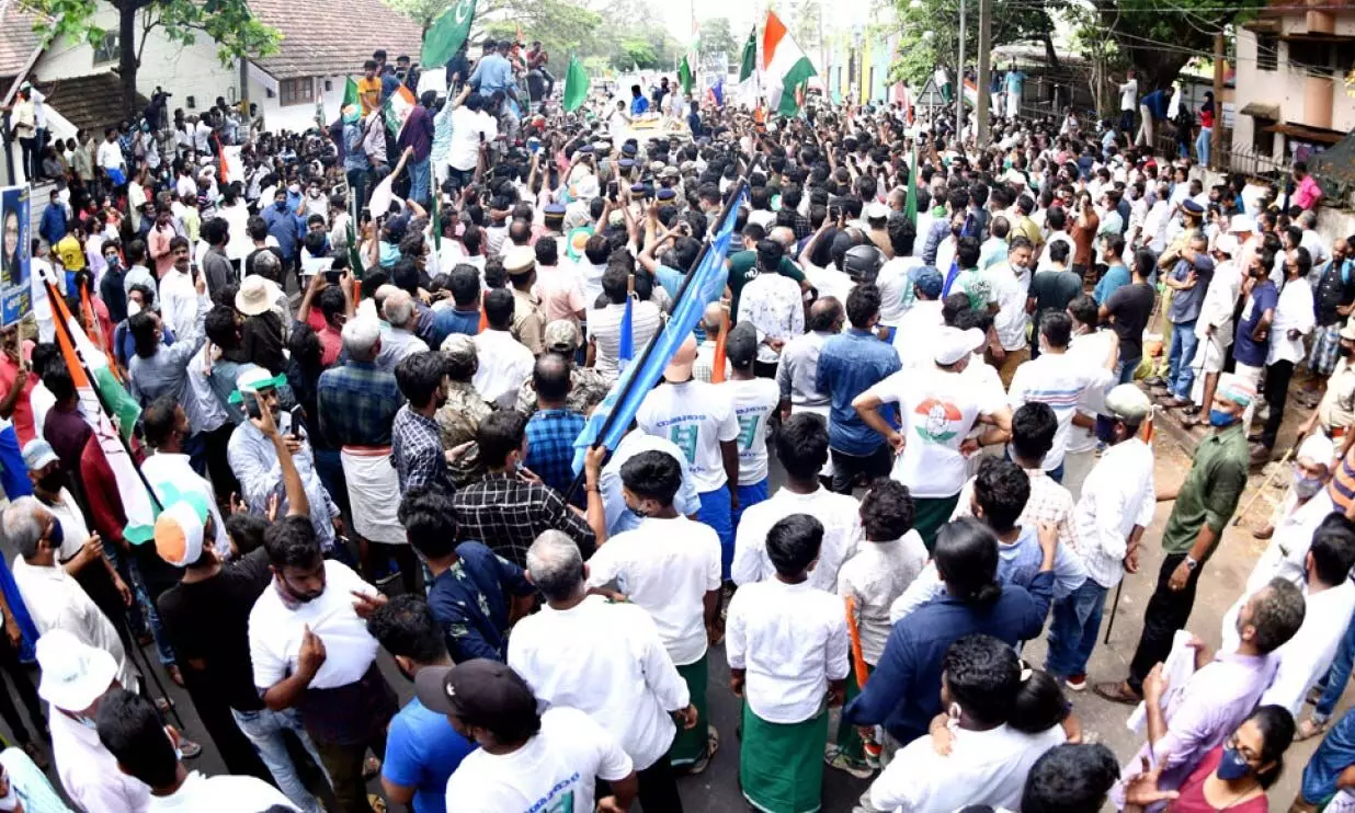 കരയേറ്റാൻ കടലായി രാഹുൽ കരയേറ്റാൻ കടലായി രാഹുൽ