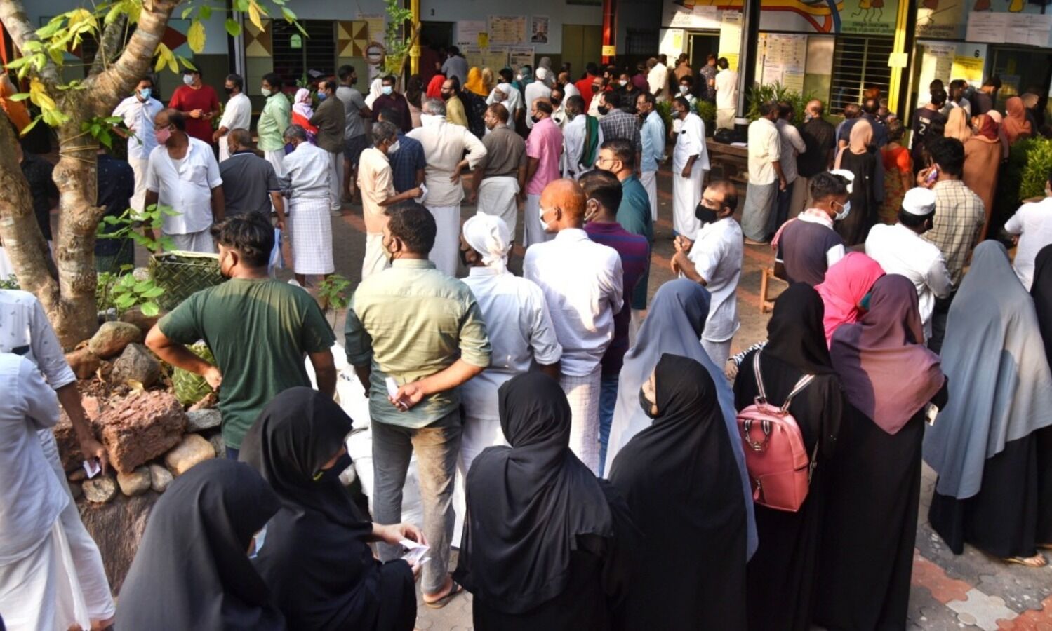 സംസ്ഥാനത്ത്​ 74.02 ശതമാനം പോളിങ്​; കണ്ണൂർ, കോഴിക്കോട് ജില്ലകളിൽ​ കനത്ത പോളിങ്​