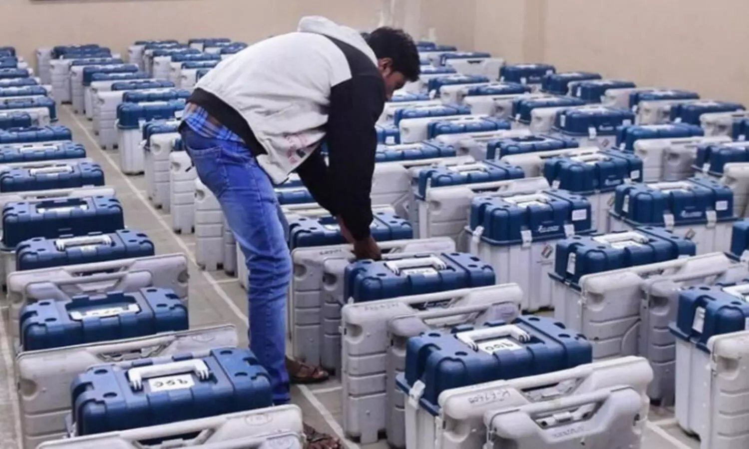 തൃണമൂൽ നേതാവി​െൻറ വീട്ടിൽനിന്ന്​ ഇ.വി.എമ്മും വിവി പാറ്റും കണ്ടെടുത്തു