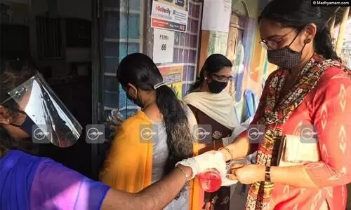 വിവിധ ബൂത്തുകളിൽ യന്ത്രത്തകരാർ