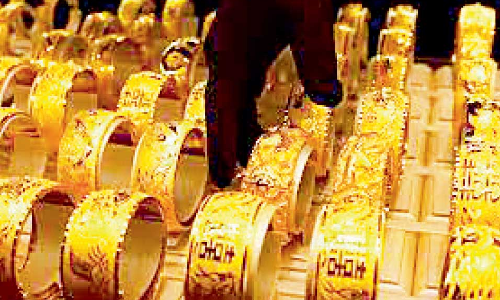 പ്രീ ​വാ​റ്റ് വി​ൽ​പ​ന പൊ​ടി​പൊ​ടി​ക്കു​ന്നു; ജ്വ​ല്ല​റി​ക​ളി​ൽ വ​ൻ തി​ര​ക്ക്​