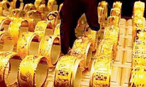 പ്രീ ​വാ​റ്റ് വി​ൽ​പ​ന പൊ​ടി​പൊ​ടി​ക്കു​ന്നു; ജ്വ​ല്ല​റി​ക​ളി​ൽ വ​ൻ തി​ര​ക്ക്​