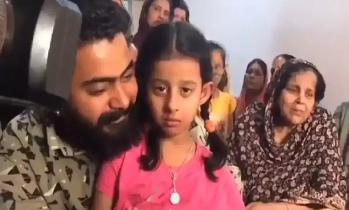 നക്​സൽ മാമാ, എന്‍റെ പപ്പയെ വിട്ടയക്കണേ, ഈ കുഞ്ഞുമോളുടെ കണ്ണീർ അവർ കേൾക്കുമോ?