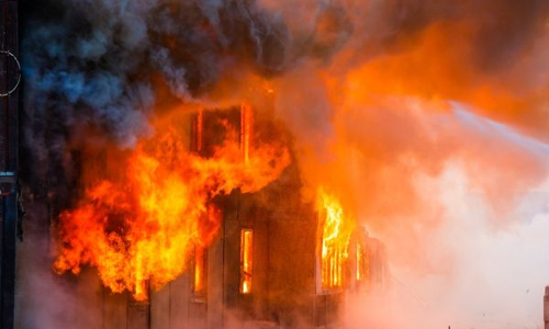 വീടിന് തീയിട്ട് ഭാര്യയെയും കുടുംബാംഗങ്ങളെയും കൊലപ്പെടുത്തിയ വയോധികൻ ജീവനൊടുക്കി