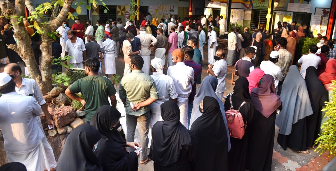 സംസ്ഥാനത്ത്​ 74.02 ശതമാനം പോളിങ്​; കണ്ണൂർ, കോഴിക്കോട് ജില്ലകളിൽ​ കനത്ത പോളിങ്​