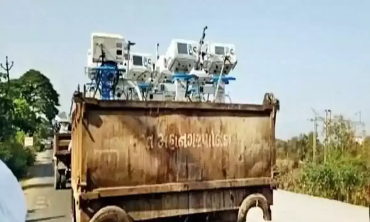 ഗുജറാത്തിൽ ആശുപത്രി വെന്‍റിലേറ്ററുകൾ എത്തിച്ചത്​ മാലിന്യം കയറ്റുന്ന ട്രക്കിൽ; വ്യാപക വിമർശനം