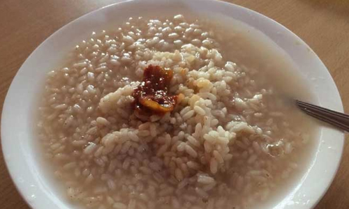 അവഗണന: ബി.എൽ.ഒമാർ കഞ്ഞി കുടിച്ച് പ്രതിഷേധിച്ചു