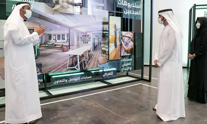 കലാകാരന്മാരെ, ഇതിലേ ഇതിലേ കലാകാരന്മാരെ, ഇതിലേ ഇതിലേ