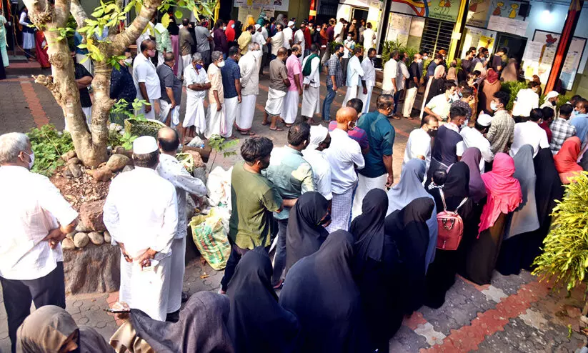 voters in queue