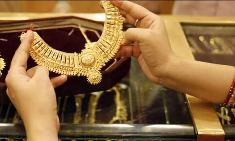 ഡോളറിന്​ വില വർധിച്ചു; ഇന്ന്​ സ്വർണവില ഉയർന്നത്​ രണ്ടുതവണ