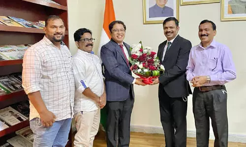 ന​വോ​ദ​യ പ്ര​തി​നി​ധി സം​ഘം കോ​ൺ​സ​ൽ ജ​ന​റ​ലു​മാ​യി കൂ​ടി​ക്കാ​ഴ്ച ന​ട​ത്തി