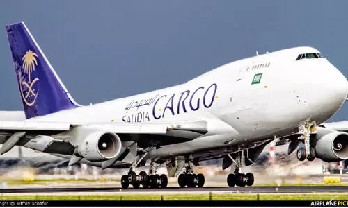 ലോ​ക രാ​ജ്യ​ങ്ങ​ൾ​ക്ക്​​ വാ​ക്​​സി​നെ​ത്തി​ക്കാ​ൻ സൗ​ദി എ​യ​ർ​ലൈ​ൻ​സ്​ കാ​ർ​ഗോ വി​മാ​ന​വും