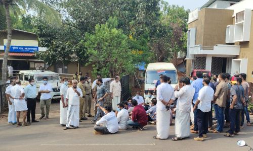 മൻസൂർ വധം: ചൊക്ലി പൊലീസ്​ സ്​റ്റേഷൻ മുസ്ലീം ലീഗ്​ ഉപരോധിക്കുന്നു