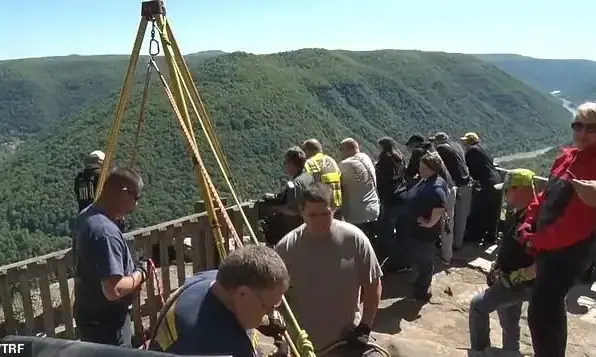 ഭാര്യ ​െകാ​ക്കയിൽ പതിച്ചെന്ന്​ അടിയന്തര സന്ദേശം; ഹെലികോപ്​റ്ററുകളുമായി തെര​ച്ചിലോ​ടു ​തെരച്ചിൽ- പി​ന്നെ സംഭവിച്ചത്​...