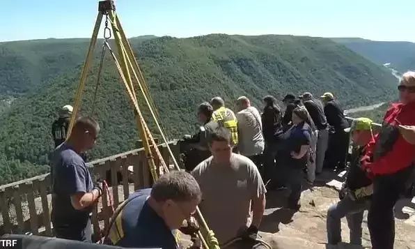 ഭാര്യ ​െകാ​ക്കയിൽ പതിച്ചെന്ന്​ അടിയന്തര സന്ദേശം; ഹെലികോപ്​റ്ററുകളുമായി തെര​ച്ചിലോ​ടു ​തെരച്ചിൽ- പി​ന്നെ സംഭവിച്ചത്​...