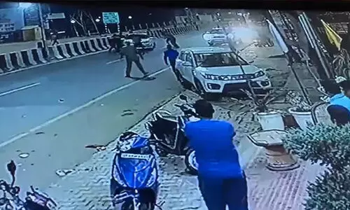 കാറിന്​ നേരെ വെടിയുതിർത്ത്​ യു.പി പൊലീസ്​ വധിക്കാൻ ശ്രമി​ച്ചെന്ന്​ ബി.ജെ.പി നേതാവ്​; സിസിടിവി ദൃശ്യങ്ങൾ പുറത്ത്​​