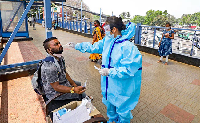 ബം​ഗ​ളൂ​രു​വി​ൽ ഒാ​രോ മ​ണി​ക്കൂ​റി​ലും 700 പേ​ർ​ക്ക്​ കോ​വി​ഡ്​