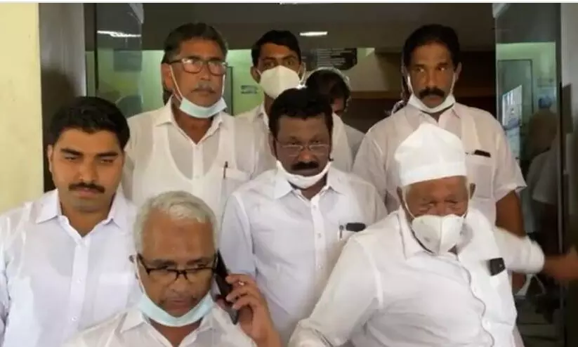 മൻസൂർ വധം: പൊലീസ് നടപടി ഏകപക്ഷീയമെന്ന്; സമാധാനയോഗത്തിൽ നിന്ന് യു.ഡി.എഫ് ഇറങ്ങിപ്പോയി മൻസൂർ വധം: പൊലീസ് നടപടി ഏകപക്ഷീയമെന്ന്; സമാധാനയോഗത്തിൽ നിന്ന് യു.ഡി.എഫ് ഇറങ്ങിപ്പോയി