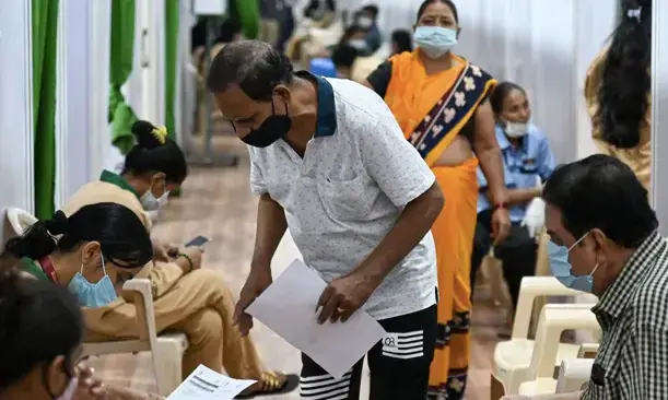 കോവിഡ്​ കുതിക്കു​േമ്പാൾ രാജ്യത്ത്​ വാക്​സിൻ ക്ഷാമം; സ്​റ്റോക്കുണ്ടെന്ന്​ കേന്ദ്രം