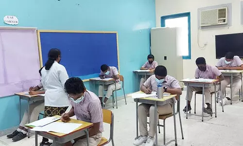 എ​സ്.​എ​സ്.​എ​ൽ.​സി പ​രീ​ക്ഷ​ക്ക്​​ തു​ട​ക്കം;   സു​ര​ക്ഷ പാ​ലി​ച്ച്​ വി​ദ്യാ​ർ​ഥി​ക​ൾ