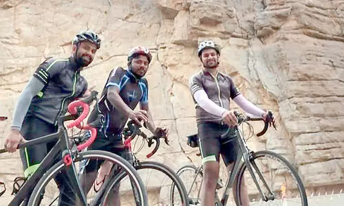 ജ​ബ​ൽ ജെ​യ്‌​സി​ലൂ​ടെ  സൈ​ക്കി​ളി​ൽ...