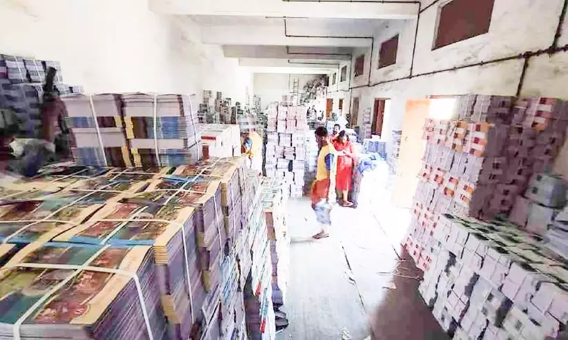 പാഠപുസ്​തക വിതരണം തുടങ്ങി