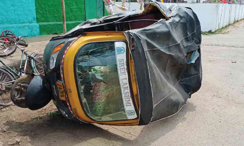 auto attacked by wild elephant