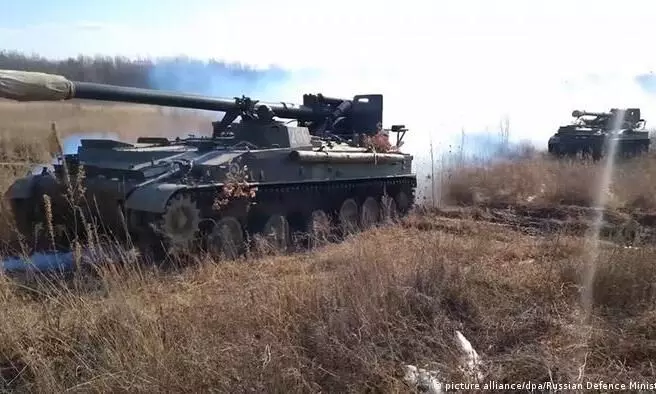 യുക്രെയ്ൻ അതിർത്തിയിൽ റഷ്യൻ സൈനിക വിന്യാസം; ഭയപ്പെടുത്തി യുദ്ധമേഘങ്ങൾ; മുന്നറിയിപ്പുമായി യു.എസ് യുക്രെയ്ൻ അതിർത്തിയിൽ റഷ്യൻ സൈനിക വിന്യാസം; ഭയപ്പെടുത്തി യുദ്ധമേഘങ്ങൾ; മുന്നറിയിപ്പുമായി യു.എസ്