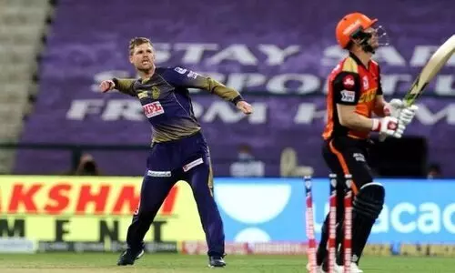 കൊ​ൽ​ക്ക​ത്ത നൈ​റ്റ്​​റൈ​ഡേ​ഴ്​​സും സ​ൺ​റൈ​സേ​ഴ്​​സ്​ ഹൈ​ദ​രാ​ബാ​ദും നേ​ർ​ക്കു​നേ​ർ