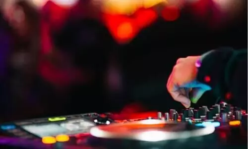 കൊച്ചിയിൽ ആഡംബര ഹോട്ടലുകളിൽ നിശാപാർട്ടിക്കിടെ റെയ്​ഡ്​; നാലു പേർ അറസ്റ്റിൽ