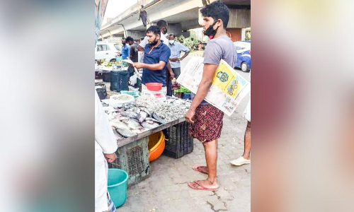 ആലുവ മാർക്കറ്റിൽ കോവിഡ് പ്രോട്ടോകോൾ പാലിക്കുന്നില്ലെന്ന്