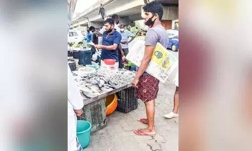 ആലുവ മാർക്കറ്റിൽ കോവിഡ് പ്രോട്ടോകോൾ പാലിക്കുന്നില്ലെന്ന്