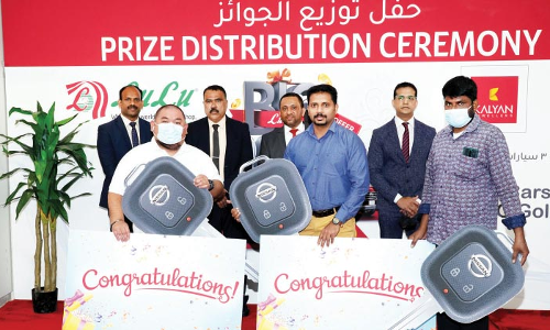 ലു​ലു ഹൈ​പ്പ​ർ മാ​ർ​ക്ക​റ്റ്​ ബി​ഗ്​ ഒാ​ഫ​ർ 2021 സ​മ്മാ​ന വി​ത​ര​ണം