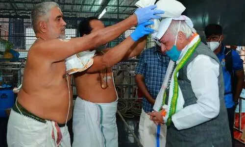 ഗവർണർ ശബരിമല ദർശനം നടത്തി