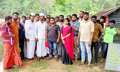 സം​ഘ്പ​രി​വാ​ർ പ്ര​വ​ർ​ത്ത​ക​രു​ടെ എ​തി​ർ​പ്പി​നെ തു​ട​ർ​ന്ന് നി​ർ​ത്തി​വെ​ച്ച സിനിമ ചിത്രീകരണം പുനരാരംഭിച്ചു