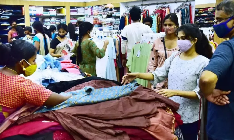 വി​ഷു​വും റ​മ​ദാ​നും പ്ര​തീ​ക്ഷ​യോ​ടെ വി​പണി