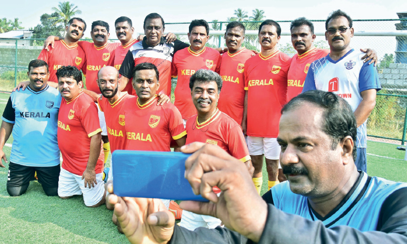 പഴയ ജൂനിയർ പട ഒത്തുചേർന്നു; മൂന്ന് ദശാബ്ദങ്ങൾക്കുശേഷം പഴയ ജൂനിയർ പട ഒത്തുചേർന്നു; മൂന്ന് ദശാബ്ദങ്ങൾക്കുശേഷം