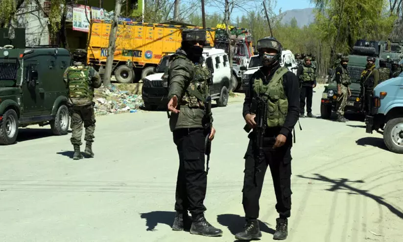 ഷോപിയാനിൽ ഏറ്റുമുട്ടൽ; മൂന്നു ഭീകരരെ വധിച്ചു