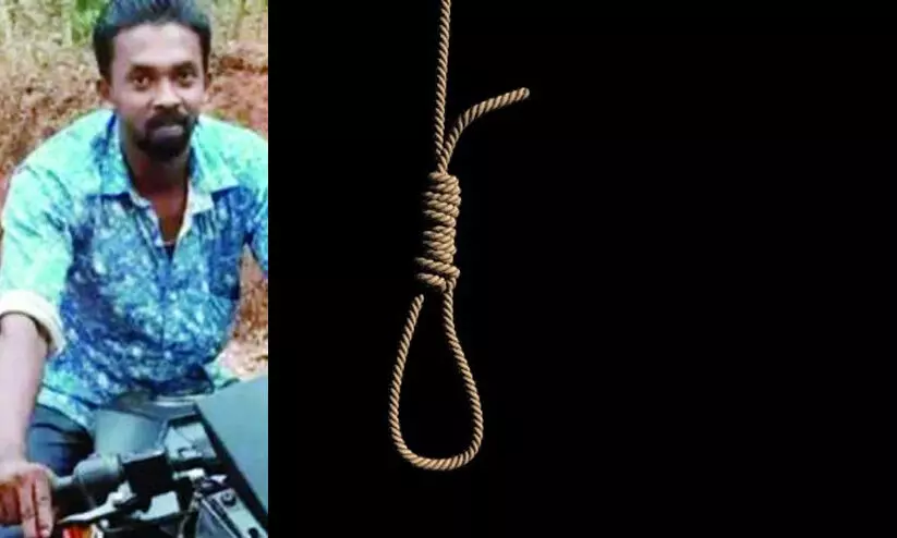 രതീഷിെൻറ ദുരൂഹ മരണം: സി.പി.എം പ്രതിരോധത്തിൽ; സംസ്കാരച്ചടങ്ങിൽ നേതൃനിര രതീഷിെൻറ ദുരൂഹ മരണം: സി.പി.എം പ്രതിരോധത്തിൽ; സംസ്കാരച്ചടങ്ങിൽ നേതൃനിര