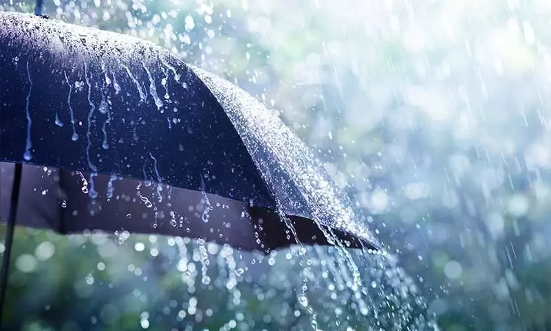 തി​ങ്ക​ൾ മു​ത​ൽ മൂ​ന്നു​ദി​വ​സ​ത്തേ​ക്ക് ഇടിമിന്നലോടെ മഴക്കും കാറ്റിനും സാധ്യത