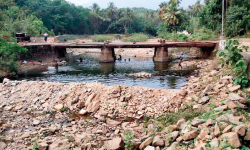 flood related waste in olippuzha