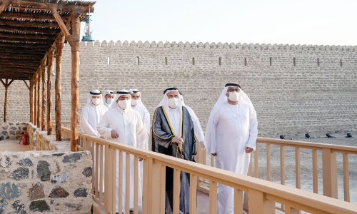 സൂ​ര്‍ ക​ല്‍ബ കെ​ട്ടി​ട​പ​ദ്ധ​തി കാ​ണാ​ന്‍ ശൈ​ഖ് സു​ല്‍ത്താ​െ​ന​ത്തി